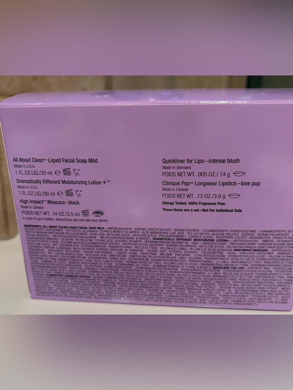 Clinique Women Makeup Gift Set - Picture 3 of 4